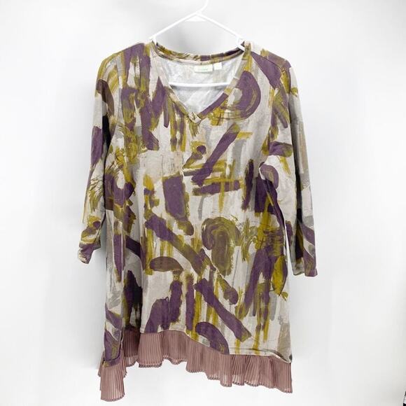 LOGO by Lori Goldstein Tops - LOGO Lounge Lori Goldstein Ruffle pleated Hem Abstract Print Tunic pockets